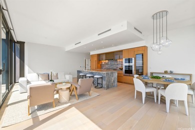 Penthouse 3900/ 3 beds, a den/office room, 3 baths with 10-foot