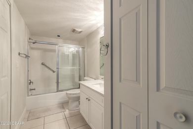 Stylish 3BR/3BA with Custom Library & Designer Finishes in - photo 22