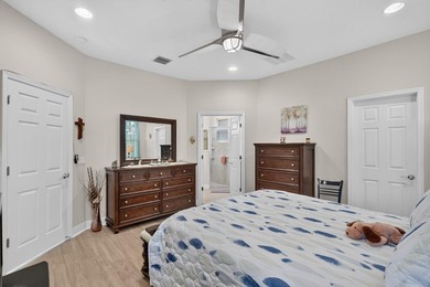Discover comfortable Florida living in this beautifully - photo 24