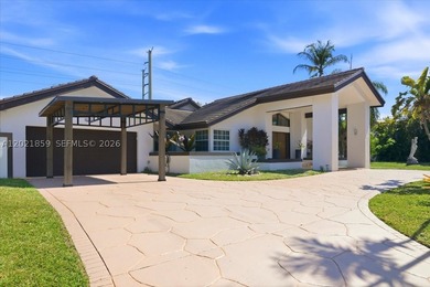 Executive home presented in the sought after neighborhood of The - photo 1