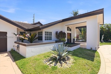 Executive home presented in the sought after neighborhood of The - photo 3