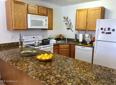 Beautiful Condo completely furnished!! One bedroom, One full - photo 10