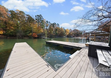 Tranquil Waterfront Estate with Unmatched Multigenerational - photo 5