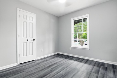 Don't miss this beautifully renovated 4-bedroom, 2-bath home in - photo 20