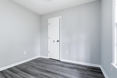 Don't miss this beautifully renovated 4-bedroom, 2-bath home in - photo 21