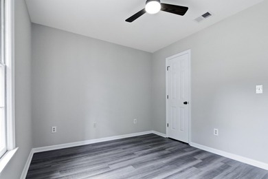 Don't miss this beautifully renovated 4-bedroom, 2-bath home in - photo 24