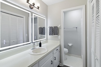 Don't miss this beautifully renovated 4-bedroom, 2-bath home in - photo 27