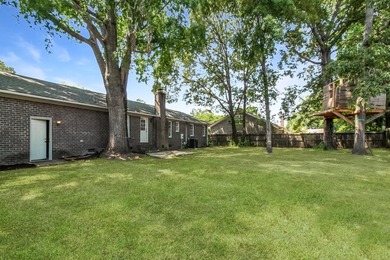 Don't miss this beautifully renovated 4-bedroom, 2-bath home in - photo 33