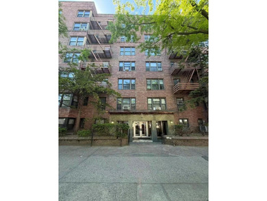 This exceptional coop apartment features a spacious 1-bedroom - photo 1