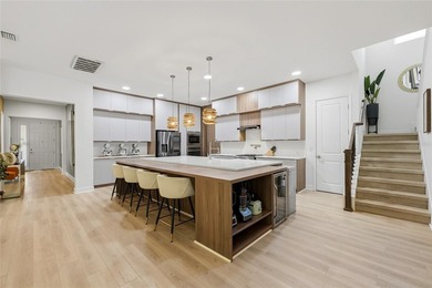 PRICE TO SELL!!!! Beautifully maintained and highly desirable - photo 8