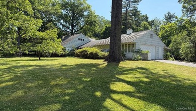 LAKE SUCCESS COUNTRY CLUB COMMUNITY SPRAWLING EXPANDED RANCH - - photo 1
