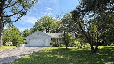 LAKE SUCCESS COUNTRY CLUB COMMUNITY SPRAWLING EXPANDED RANCH - - photo 2