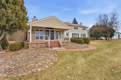 Little Lake Butte des Morts Home For Sale in Menasha Wisconsin