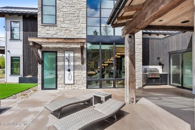 Discover the epitome of luxurious living within this remarkable - photo 14