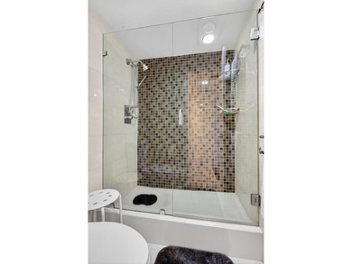 Enjoy easy living in this contemporary 3 bed, 2 bath garden - photo 22