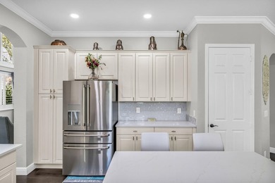 Welcome to this beautiful, inviting , turnkey home featuring new - photo 9