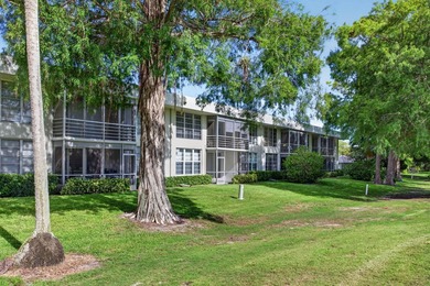 Enjoy easy living in this contemporary 3 bed, 2 bath garden - photo 31
