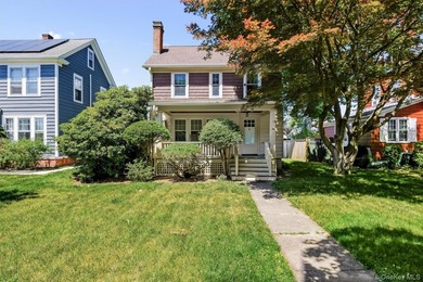 Welcome to this charming 3 bedroom, 2 bathroom home that - photo 1