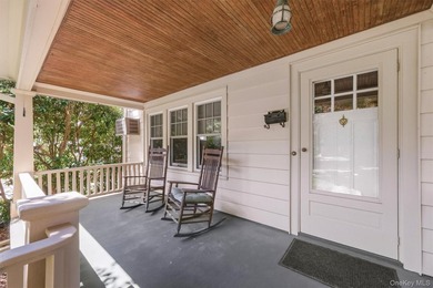 Welcome to this charming 3 bedroom, 2 bathroom home that - photo 3