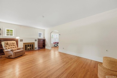 Welcome to this charming 3 bedroom, 2 bathroom home that - photo 5