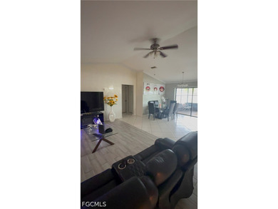 Great starter home or investment opportunity! Location, location - photo 4