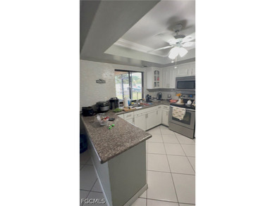 Great starter home or investment opportunity! Location, location - photo 6
