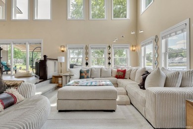Ever wonder what it's like to live in a home on the River? Come - photo 5