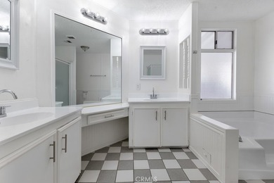 Welcome to this beautifully maintained 4-bedroom, 2-bathroom - photo 24