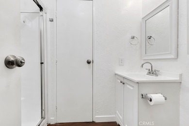 Welcome to this beautifully maintained 4-bedroom, 2-bathroom - photo 32