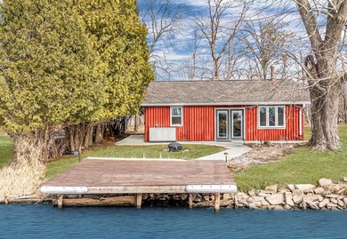 Lake Poygan Home For Sale in Larsen Wisconsin