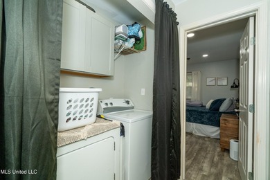 This is a Very Nice, Well Maintained home that backs up to Wolf - photo 11