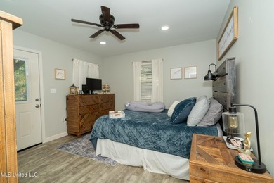 This is a Very Nice, Well Maintained home that backs up to Wolf - photo 12