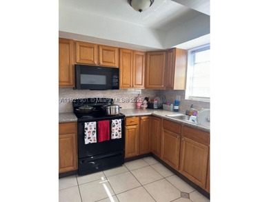 Cozy 2 bed / 2 bath condo in Biscayne Park Terrace, a charming - photo 3