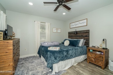 This is a Very Nice, Well Maintained home that backs up to Wolf - photo 13