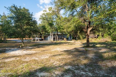 This is a Very Nice, Well Maintained home that backs up to Wolf - photo 18