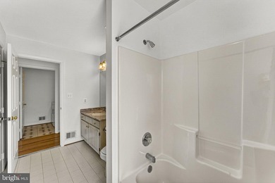 Price Reduced! Come take a look at this large custom- built home - photo 30
