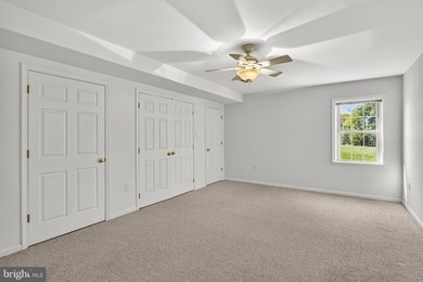 Price Reduced! Come take a look at this large custom- built home - photo 38