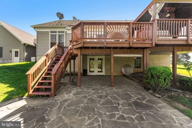 Price Reduced! Come take a look at this large custom- built home - photo 45