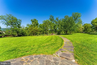 Price Reduced! Come take a look at this large custom- built home - photo 46