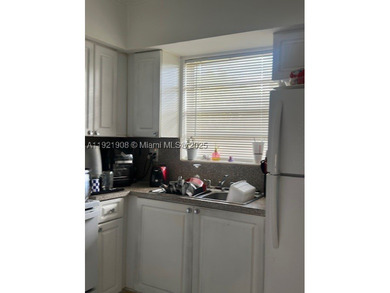 1 bed / 1 bath Centrally located in North Miami, rented at $1 - photo 1
