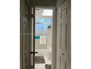 1 bed / 1 bath Centrally located in North Miami, rented at $1 - photo 3