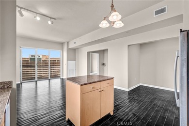 Welcome to the Aqua Towers, where luxury living meets - photo 11