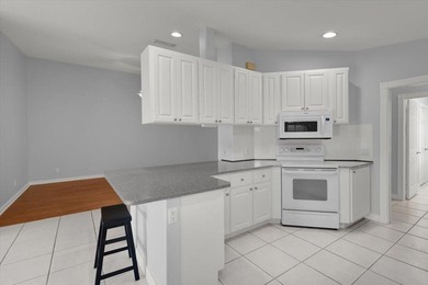 Beautiful Capri model in The Lakes at Tradition. Immaculate - photo 11