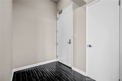 Welcome to the Aqua Towers, where luxury living meets - photo 13