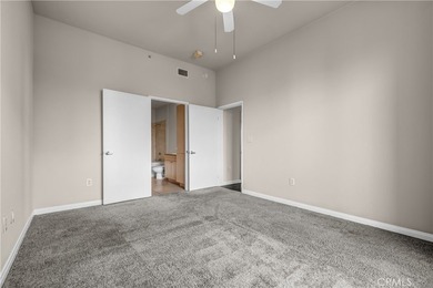 Welcome to the Aqua Towers, where luxury living meets - photo 20