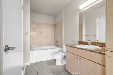 Welcome to the Aqua Towers, where luxury living meets - photo 21