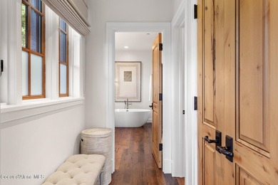 Discover a refined take on the classic Gozzer Cabin--beautifully - photo 22