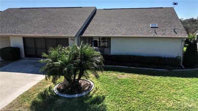 Beautifully updated 2 bedroom, 2 bath split floor plan condo in - photo 2