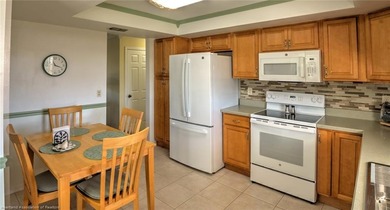 Beautifully updated 2 bedroom, 2 bath split floor plan condo in - photo 6