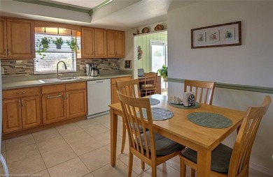 Beautifully updated 2 bedroom, 2 bath split floor plan condo in - photo 7